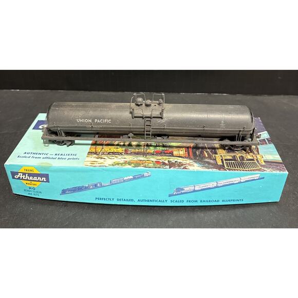 Athearn HO Scale 1526 Union Pacific 62' Tank Car Black Assembled Box - Picture 1 of 12